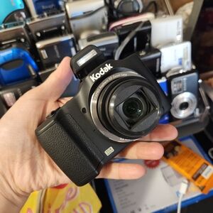 Kodak Black Digital Camera with Zoom Lens